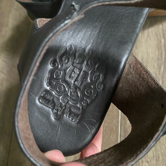 NWOB Elf Santa Monica Clog Sandals Black 8.5 - Picture 6 of 8